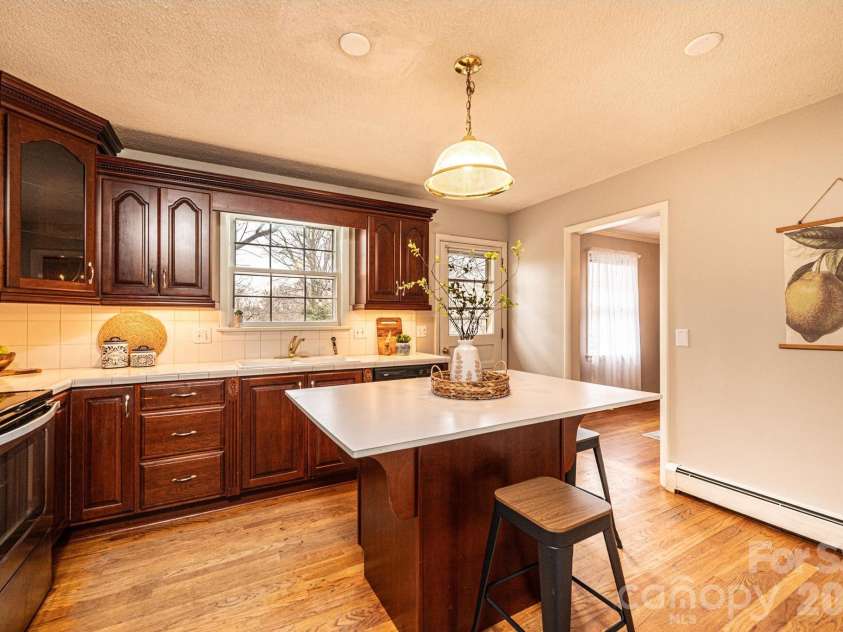 1063 4th Avenue Drive, Hickory, NC 28601.  MLS# CAR4350686, YatesRealty ID 9372. 
