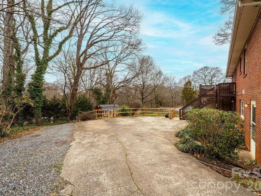 1063 4th Avenue Drive, Hickory, NC 28601.  MLS# CAR4350686, YatesRealty ID 9372. 