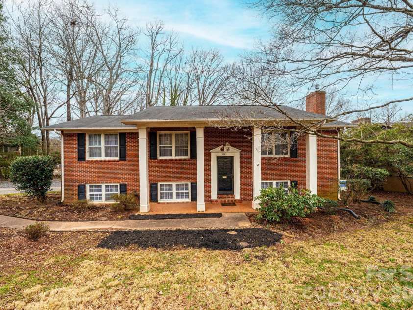 1063 4th Avenue Drive, Hickory, NC 28601.  MLS# CAR4350686, YatesRealty ID 9372. 