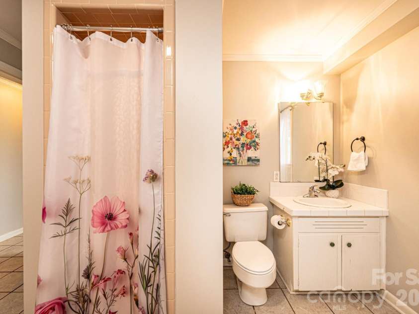 1063 4th Avenue Drive, Hickory, NC 28601.  MLS# CAR4350686, YatesRealty ID 9372. Downstairs bath