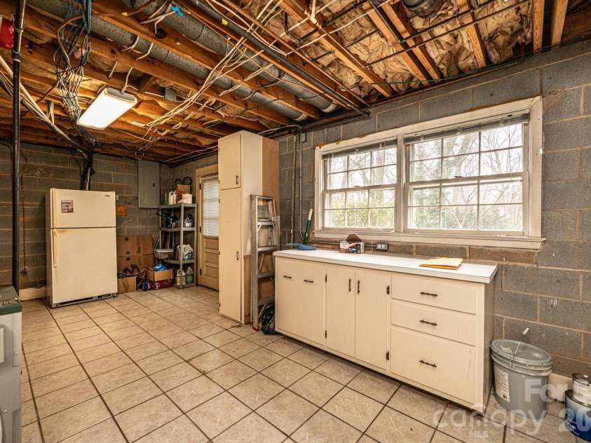 1063 4th Avenue Drive, Hickory, NC 28601.  MLS# CAR4350686, YatesRealty ID 9372. Utility room 