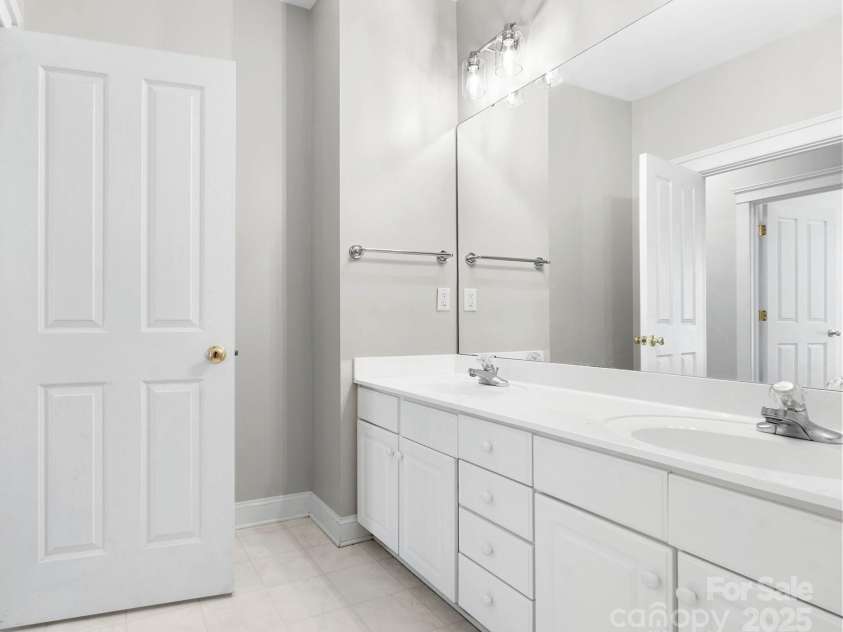 2620 Merion Hills Court, Charlotte, NC 28269.  MLS# CAR4274977, YatesRealty ID 9372. 2nd Full Bathroom