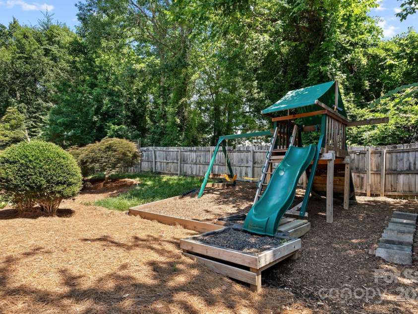 2620 Merion Hills Court, Charlotte, NC 28269.  MLS# CAR4274977, YatesRealty ID 9372. Play Area