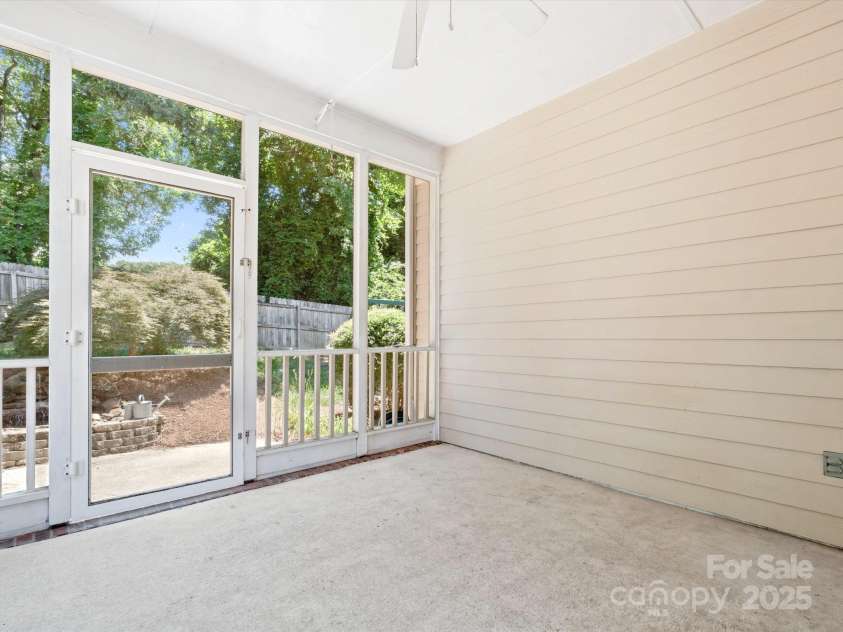 2620 Merion Hills Court, Charlotte, NC 28269.  MLS# CAR4274977, YatesRealty ID 9372. Screened in Patio