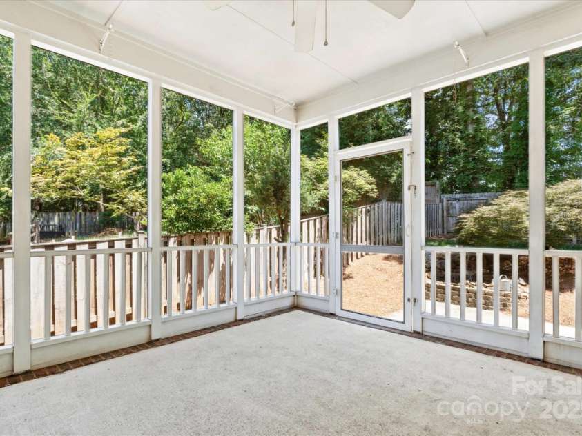 2620 Merion Hills Court, Charlotte, NC 28269.  MLS# CAR4274977, YatesRealty ID 9372. Screened in Patio