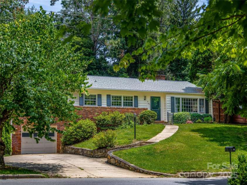 309 Country Club Road, Asheville, NC 28804.  MLS# CAR4231795, YatesRealty ID 9373. 309 Country Club Road, Asheville, NC