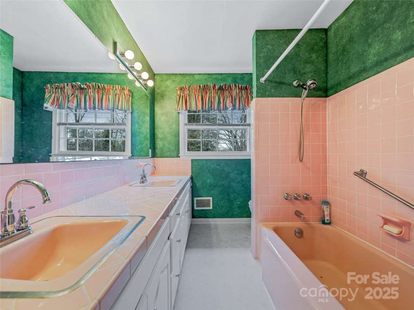 309 Country Club Road, Asheville, NC 28804.  MLS# CAR4231795, YatesRealty ID 9373. Hall Bathroom