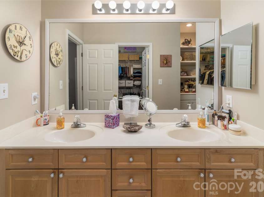 714 Northeast Drive, Davidson, NC 28036.  MLS# CAR4349837, YatesRealty ID 9377. 