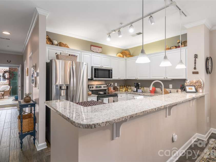 714 Northeast Drive, Davidson, NC 28036.  MLS# CAR4349837, YatesRealty ID 9377. Eating bar for visiting with your guests while entertaining.