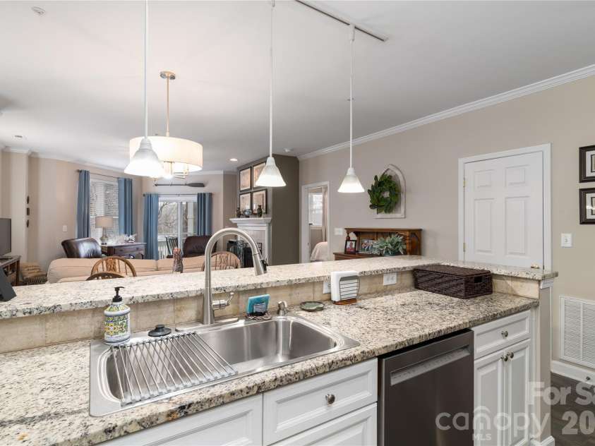714 Northeast Drive, Davidson, NC 28036.  MLS# CAR4349837, YatesRealty ID 9377. Kitchen opens to great room and dining area.