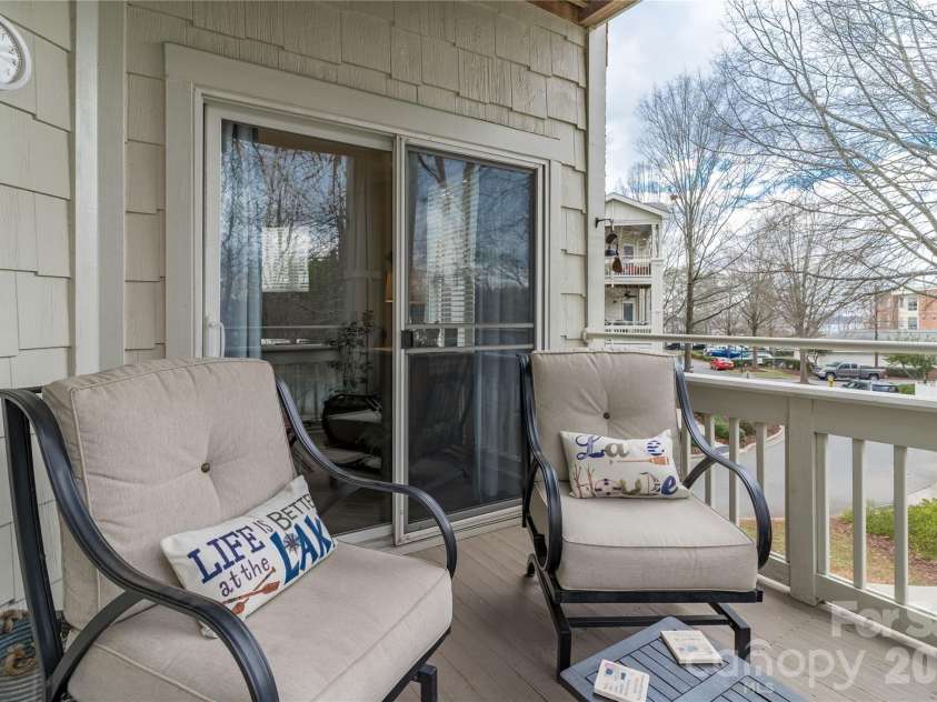 714 Northeast Drive, Davidson, NC 28036.  MLS# CAR4349837, YatesRealty ID 9377. Private back deck over looks Lake Davidson.