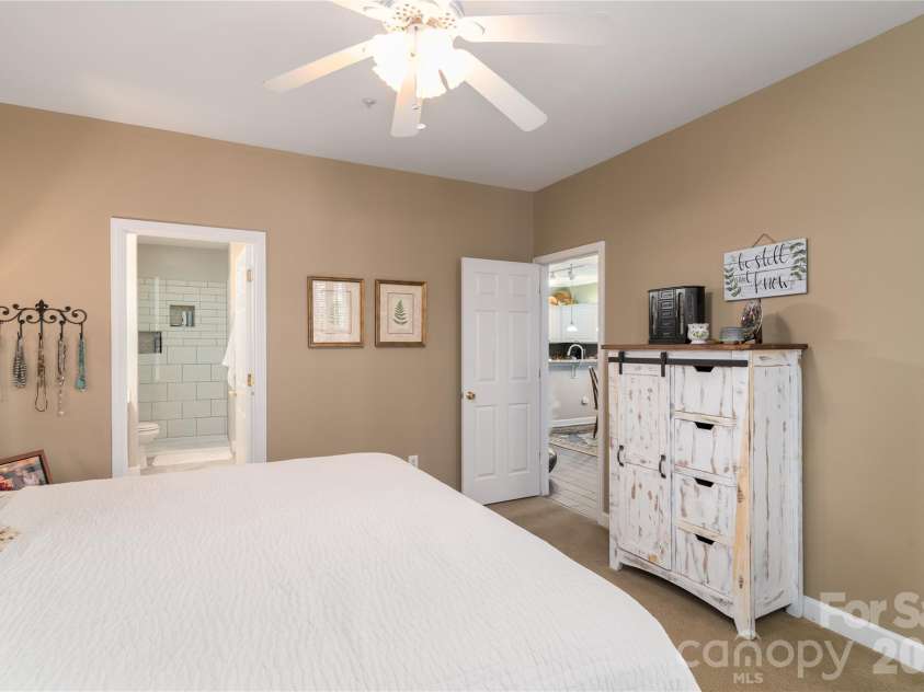 714 Northeast Drive, Davidson, NC 28036.  MLS# CAR4349837, YatesRealty ID 9377. Spacious Primary Suite with ceiling fan.
