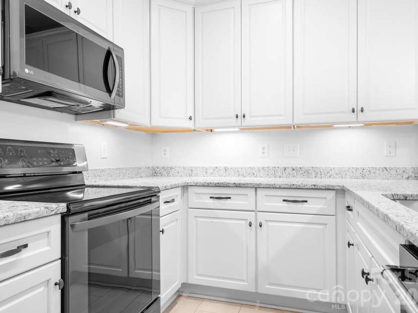 714 Northeast Drive, Davidson, NC 28036.  MLS# CAR4356526, YatesRealty ID 9377. 