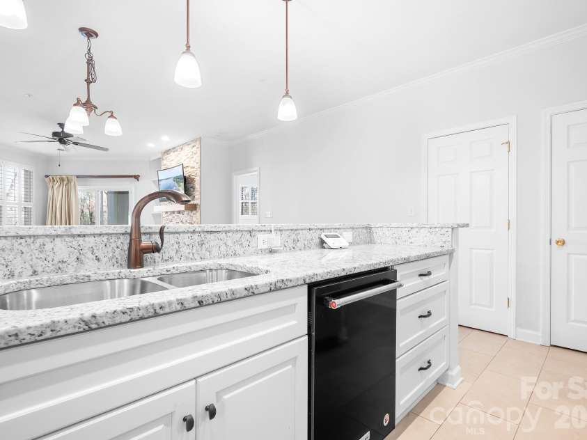 714 Northeast Drive, Davidson, NC 28036.  MLS# CAR4356526, YatesRealty ID 9377. 