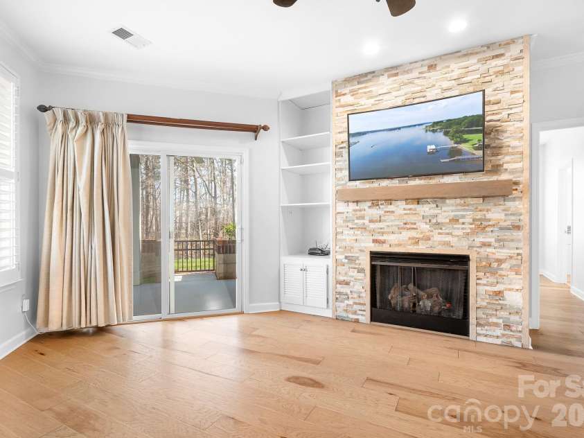 714 Northeast Drive, Davidson, NC 28036.  MLS# CAR4356526, YatesRealty ID 9377. 
