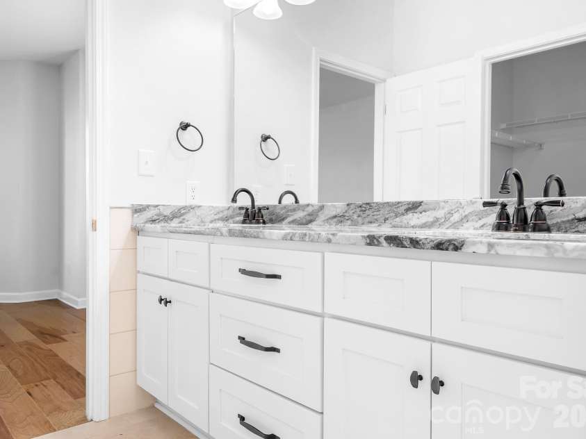 714 Northeast Drive, Davidson, NC 28036.  MLS# CAR4356526, YatesRealty ID 9377. 