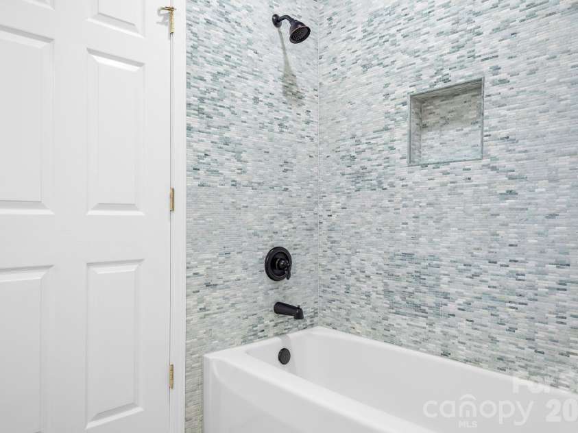 714 Northeast Drive, Davidson, NC 28036.  MLS# CAR4356526, YatesRealty ID 9377. 