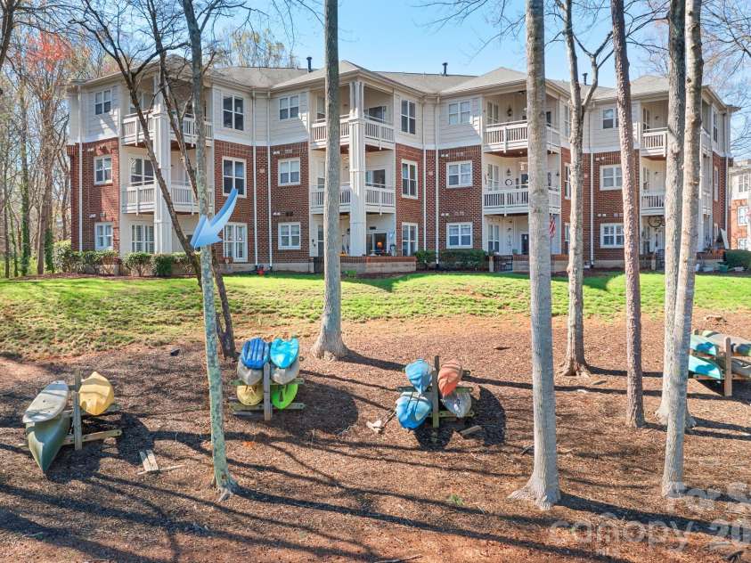 714 Northeast Drive, Davidson, NC 28036.  MLS# CAR4356526, YatesRealty ID 9377. 