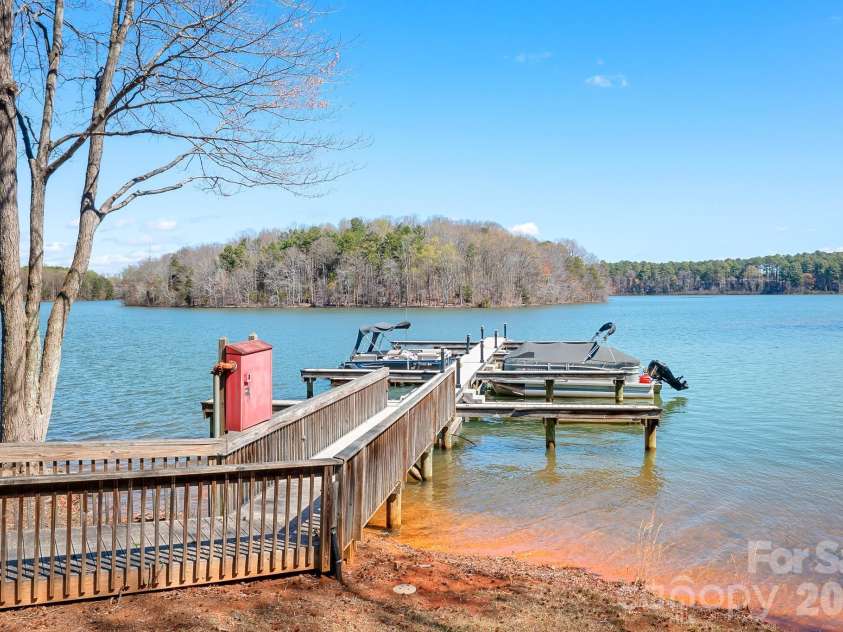 714 Northeast Drive, Davidson, NC 28036.  MLS# CAR4356526, YatesRealty ID 9377. 