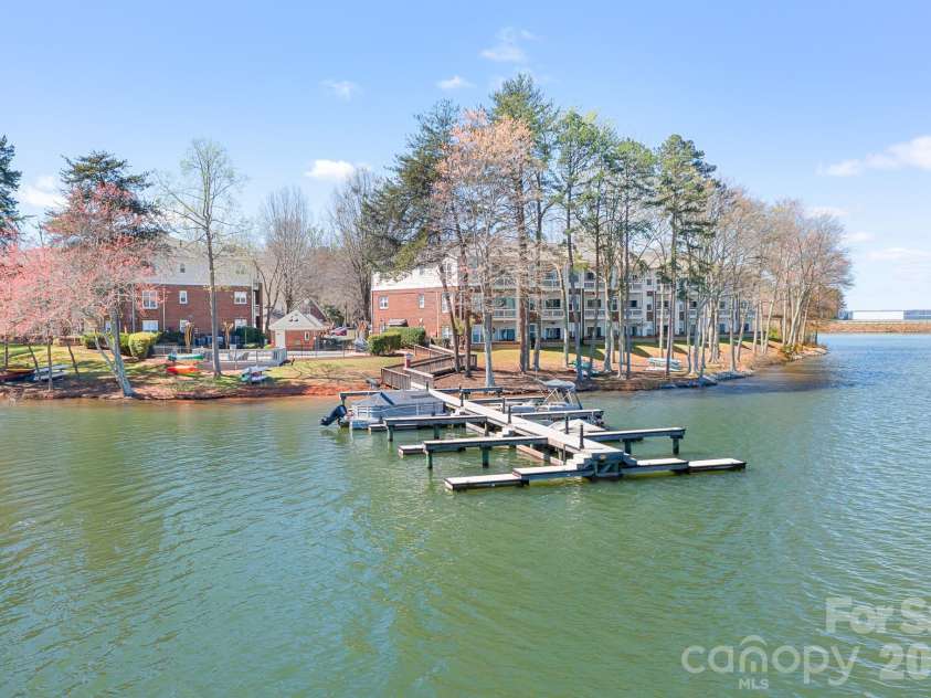 714 Northeast Drive, Davidson, NC 28036.  MLS# CAR4356526, YatesRealty ID 9377. 