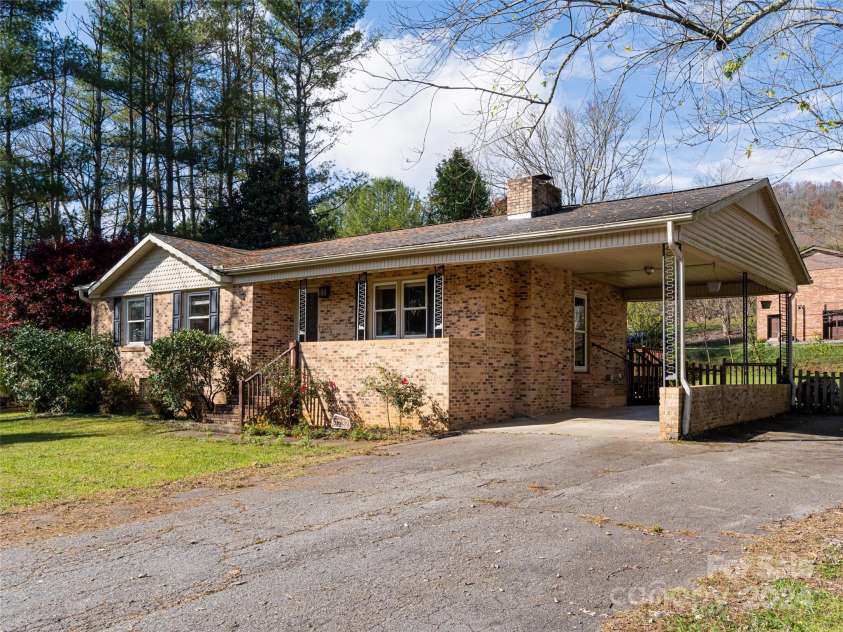 9232 Boylston Highway, Mills River, NC 28759.  MLS# CAR4198916, YatesRealty ID 9377. 