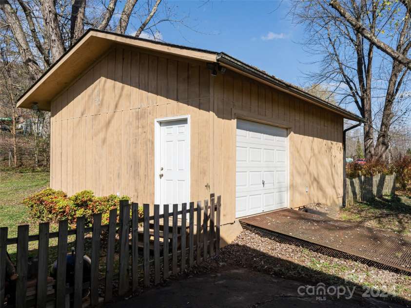 9232 Boylston Highway, Mills River, NC 28759.  MLS# CAR4198916, YatesRealty ID 9377. 