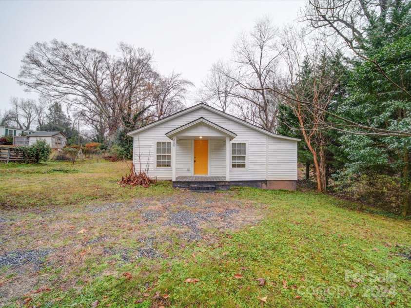 208 Oakland Drive, Lowell, NC 28098.  MLS# CAR4207278, YatesRealty ID 9378. 