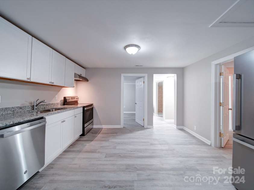 208 Oakland Drive, Lowell, NC 28098.  MLS# CAR4207278, YatesRealty ID 9378. Kitchen