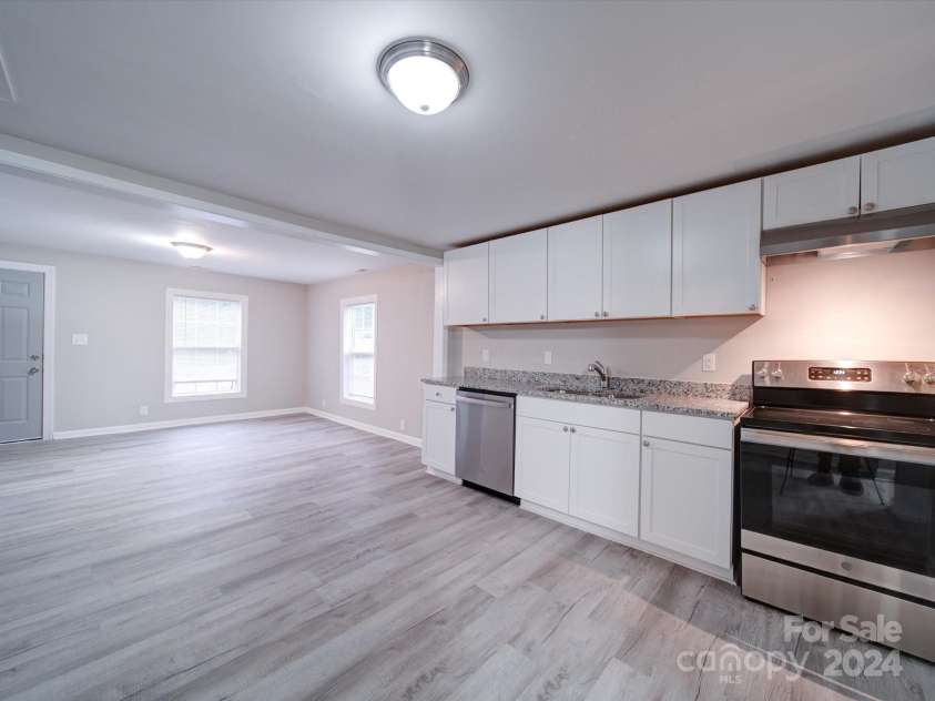 208 Oakland Drive, Lowell, NC 28098.  MLS# CAR4207278, YatesRealty ID 9378. Kitchen