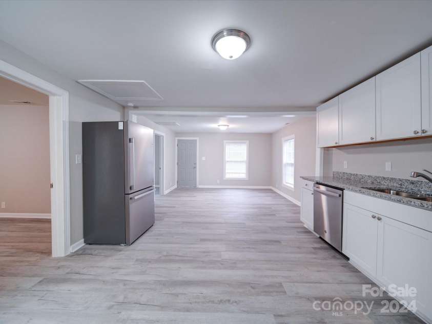 208 Oakland Drive, Lowell, NC 28098.  MLS# CAR4207278, YatesRealty ID 9378. Kitchen/Dining Area