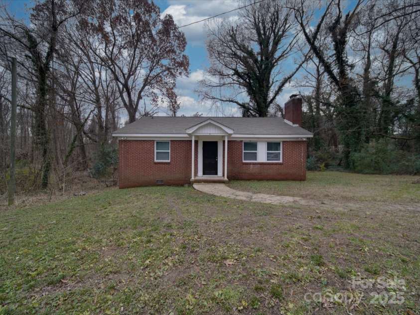 2996 Shady Lane, Charlotte, NC 28208.  MLS# CAR4208360, YatesRealty ID 9379. 