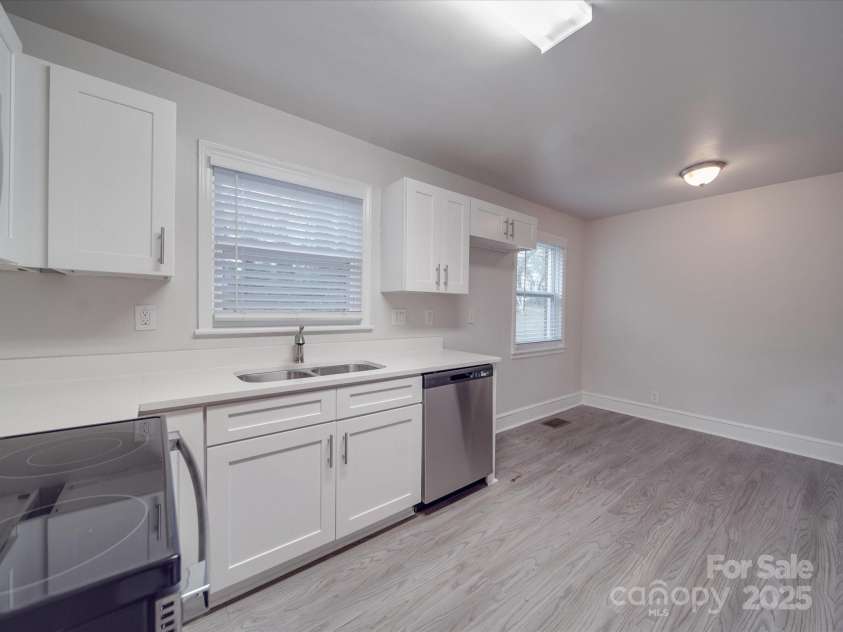 2996 Shady Lane, Charlotte, NC 28208.  MLS# CAR4208360, YatesRealty ID 9379. 