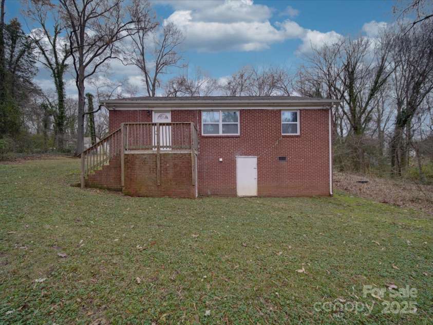 2996 Shady Lane, Charlotte, NC 28208.  MLS# CAR4208360, YatesRealty ID 9379. 