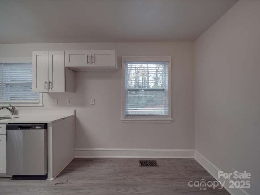 2996 Shady Lane, Charlotte, NC 28208.  MLS# CAR4208360, YatesRealty ID 9379. Dining