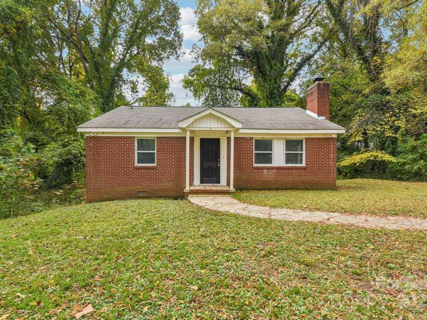 2996 Shady Lane, Charlotte, NC 28208.  MLS# CAR4320461, YatesRealty ID 9379. 