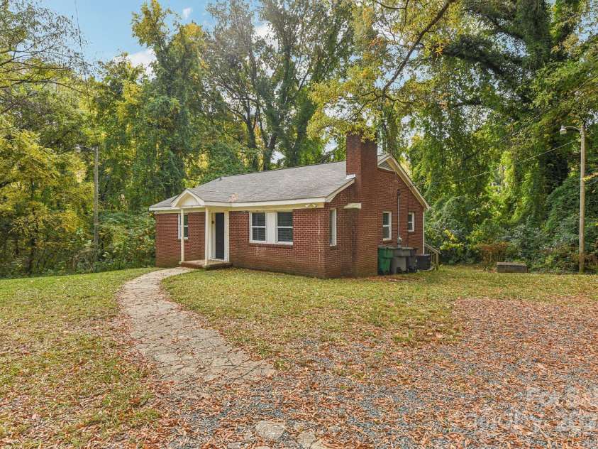 2996 Shady Lane, Charlotte, NC 28208.  MLS# CAR4320461, YatesRealty ID 9379. 