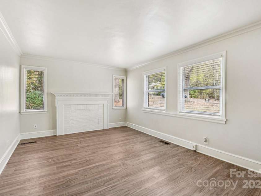 2996 Shady Lane, Charlotte, NC 28208.  MLS# CAR4320461, YatesRealty ID 9379. 