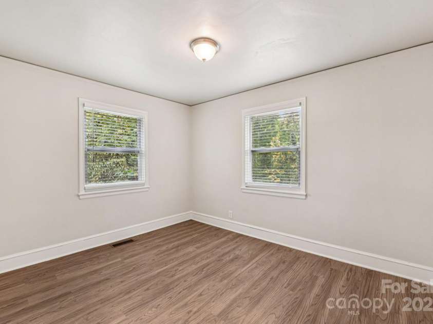 2996 Shady Lane, Charlotte, NC 28208.  MLS# CAR4320461, YatesRealty ID 9379. 