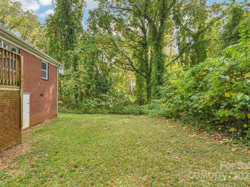 2996 Shady Lane, Charlotte, NC 28208.  MLS# CAR4320461, YatesRealty ID 9379. 