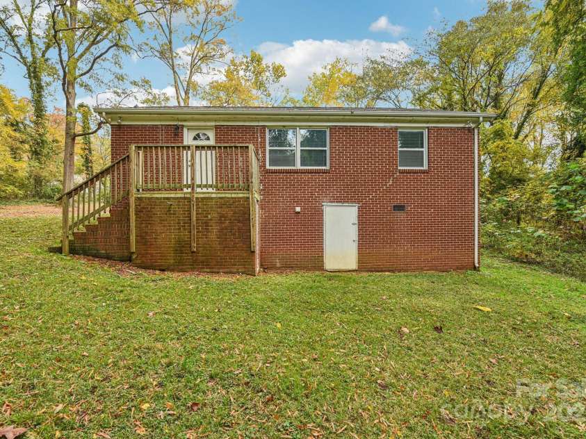 2996 Shady Lane, Charlotte, NC 28208.  MLS# CAR4320461, YatesRealty ID 9379. 