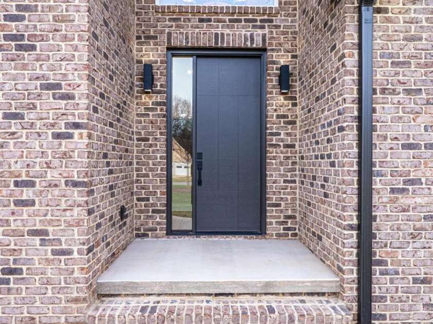 1328 33rd Avenue Drive, Hickory, NC 28601.  MLS# CAR4327859, YatesRealty ID 938. Front Porch Entrance