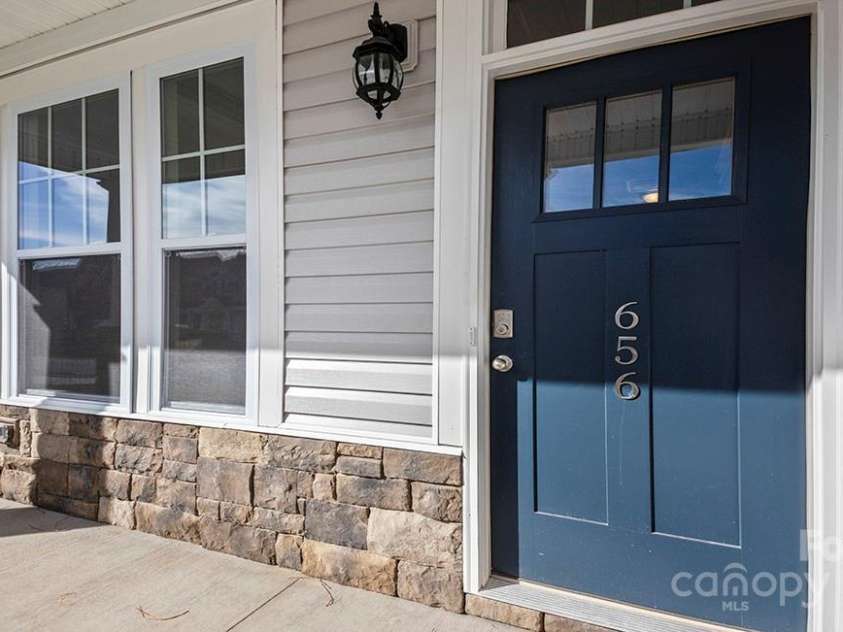 606 Fox Cove Road, Hendersonville, NC 28792.  MLS# CAR4242600, YatesRealty ID 9381. Photos are representative