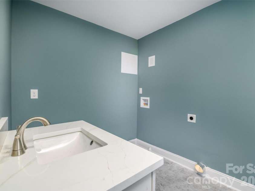 210 Lincoln Street, Concord, NC 28025.  MLS# CAR4308844, YatesRealty ID 9382. Laundry hookup