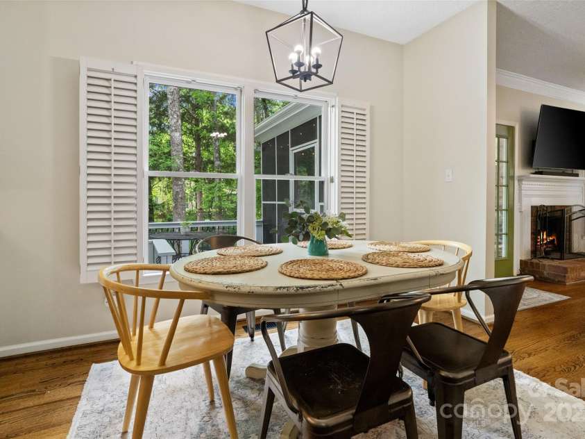 3134 Old Chapel Lane, Charlotte, NC 28210.  MLS# CAR4251730, YatesRealty ID 9382. 