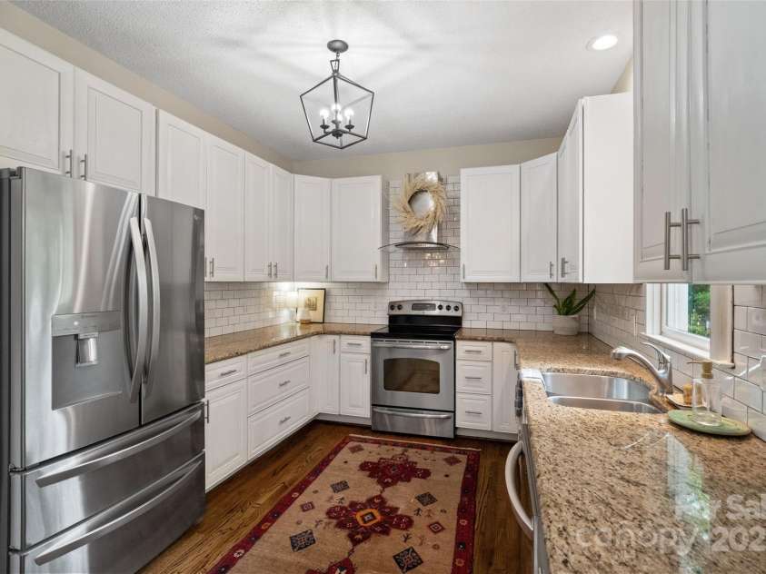 3134 Old Chapel Lane, Charlotte, NC 28210.  MLS# CAR4251730, YatesRealty ID 9382. 