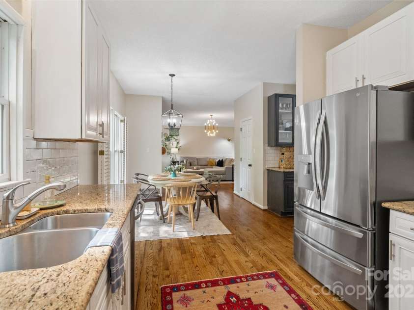 3134 Old Chapel Lane, Charlotte, NC 28210.  MLS# CAR4251730, YatesRealty ID 9382. 