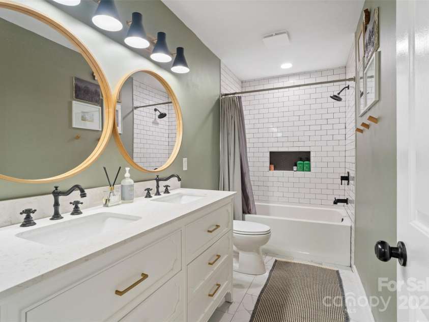 3134 Old Chapel Lane, Charlotte, NC 28210.  MLS# CAR4251730, YatesRealty ID 9382. Guest bathroom