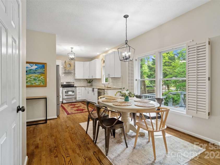 3134 Old Chapel Lane, Charlotte, NC 28210.  MLS# CAR4251730, YatesRealty ID 9382. Kitchen