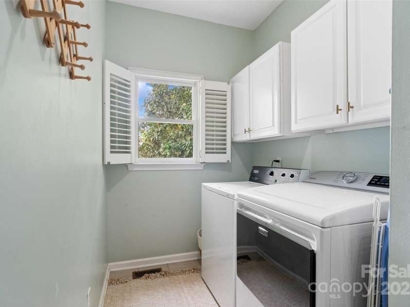 3134 Old Chapel Lane, Charlotte, NC 28210.  MLS# CAR4251730, YatesRealty ID 9382. Laundry