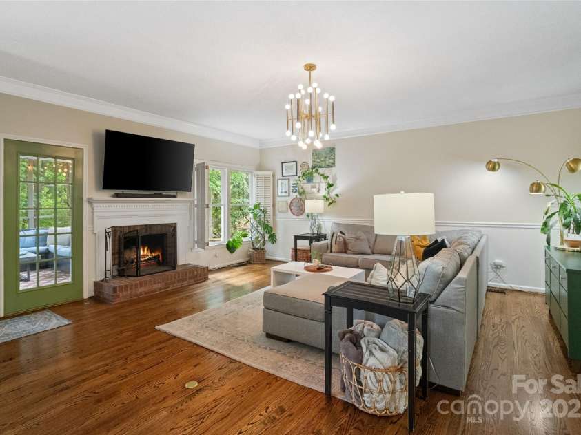 3134 Old Chapel Lane, Charlotte, NC 28210.  MLS# CAR4251730, YatesRealty ID 9382. Living Room
